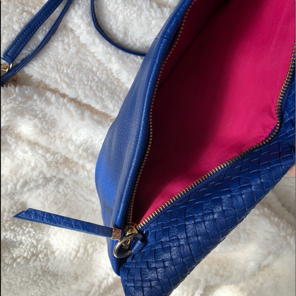Elliot Lucca Blue Oversize Woven Convertible Clutch Crossbody - Picture 4 of 9
